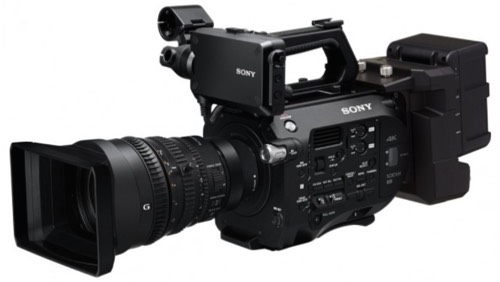 Camarógrafo de TV equipado con cámara 4K