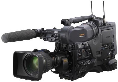 Camarógrafo de TV equipado con cámara XDCAM HD